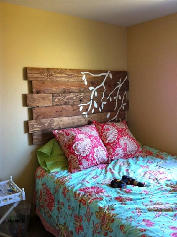 How to create a stylish pallet headboard