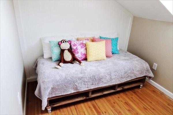 Children's pallet deals bed