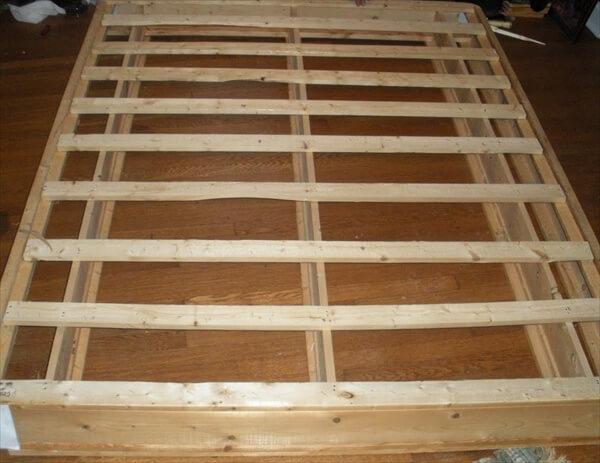 Diy wood pallet 2024 bed frame