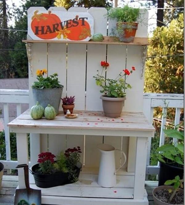 Pallet Potting Bench Useful for Different Chores