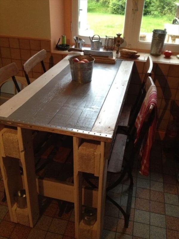 Get an Amazing Kitchen Table from Pallets