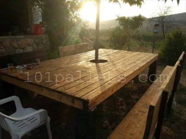 Outdoor Pallet Table for BBQ