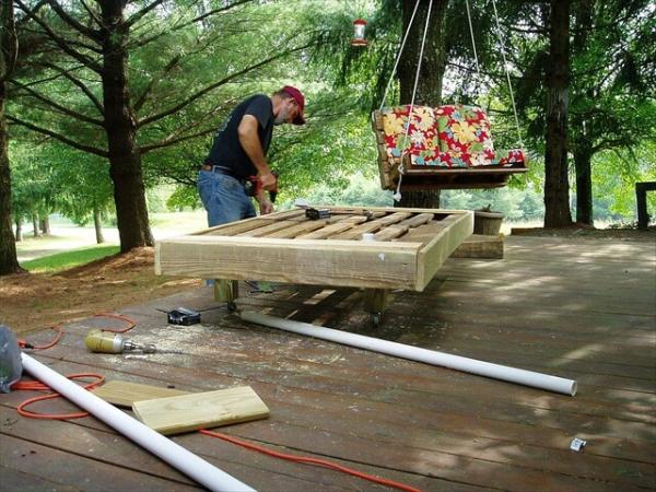 how to build a pallet daybed