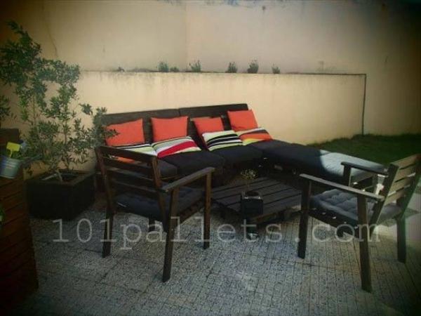 Patio Furniture Made from Wooden Pallets