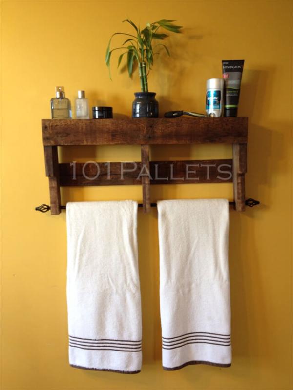 Diy pallet 2024 towel rack