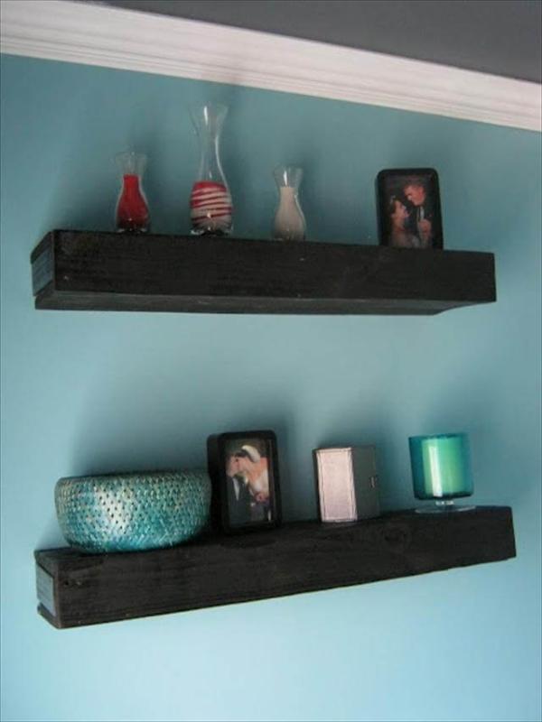 DIY Pallet Shelves