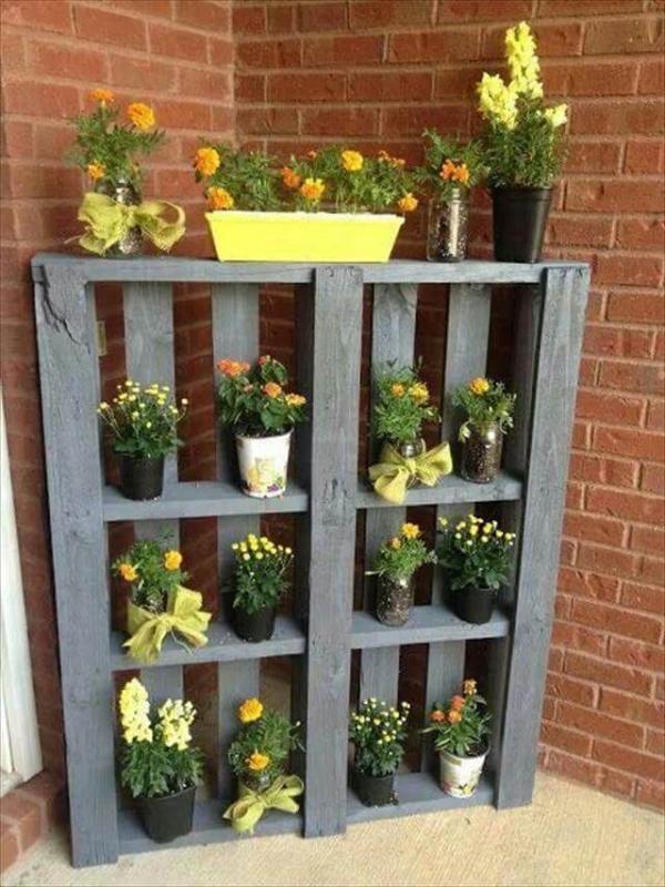 DIY Pallet Shelves