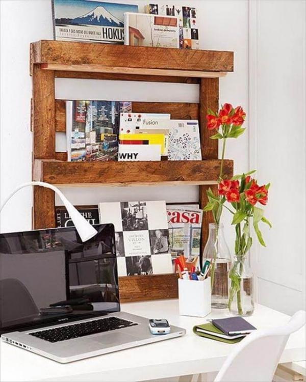 DIY Pallet Shelves