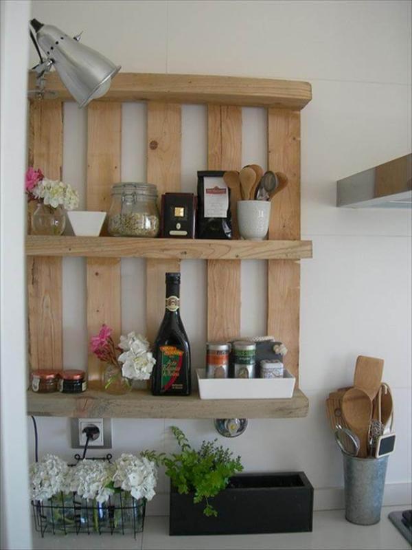 DIY Pallet Shelves