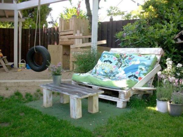 DIY Outdoor Garden Pallet Sofa