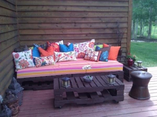 Pallet patio sofa