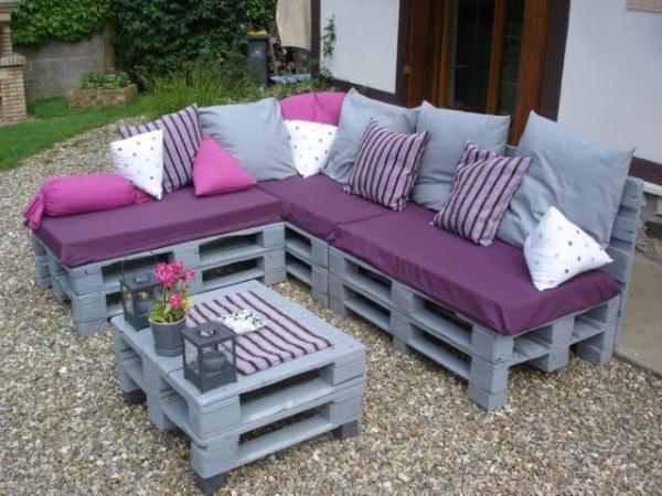 Outdoor pallet sectional couch