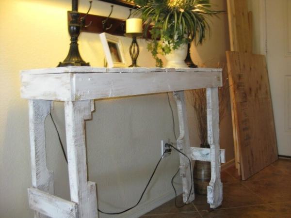 DIY Pallet Hall Table Project