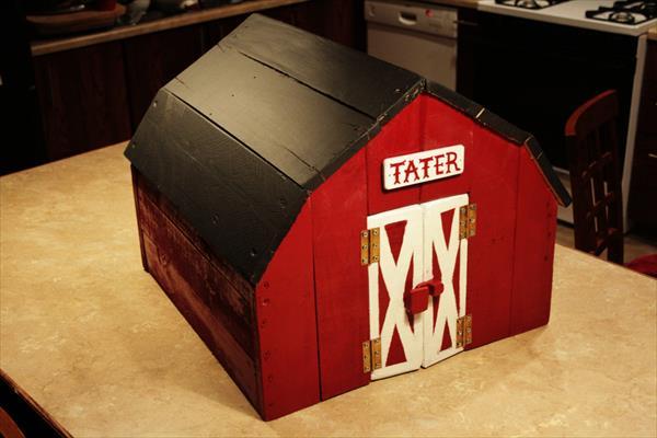 Toy Barn with Chalkboard Roof
