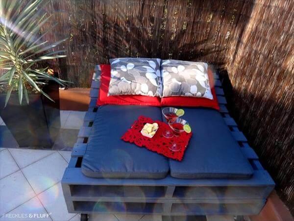 recycled pallet daybed