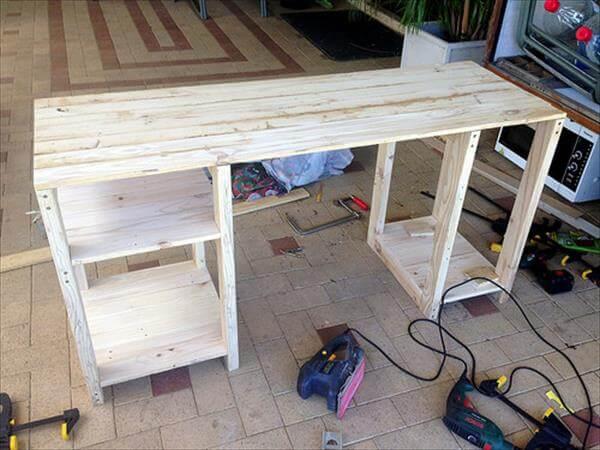 DIY Computer Desk Out of Pallets - 101 Pallets