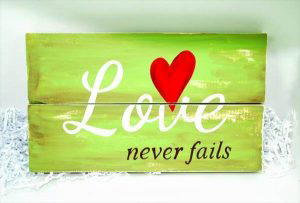 DIY Pallet Love Sign Board – 101 Pallets