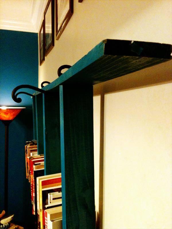 DIY Pallet Ladder Bookshelf