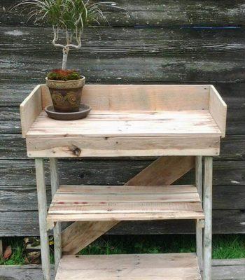 recycled pallet potting bench