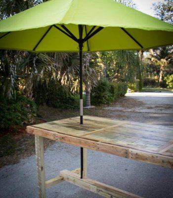 reclaimed pallet umbrella table
