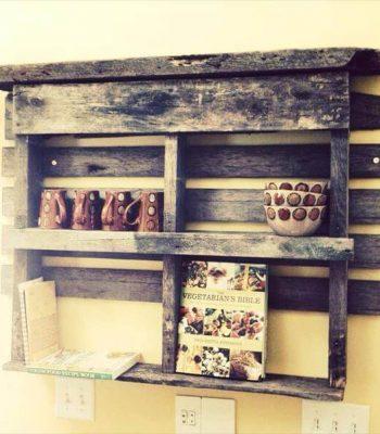 recycled pallet rustic bookshelf