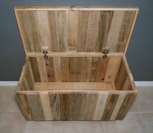 DIY Hinged Pallet Chest with Wheels - 101 Pallets