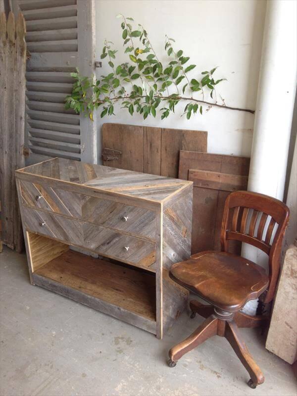 recycled pallet entry table
