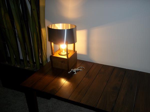 recycled pallet aluminum table lamp