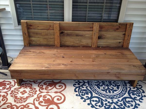 reclaimed pallet couch