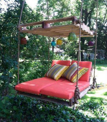 recycled pallet hanging lounger
