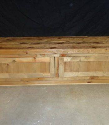 recycled pallet bench and coffee table