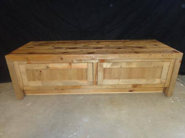 recycled pallet bench and coffee table