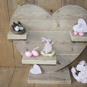 recycled pallet heart decoration