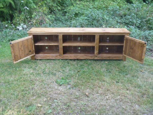 upcycled pallet TV stand and media cabinet