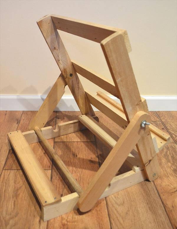 reclaimed pallet art easel and display stand