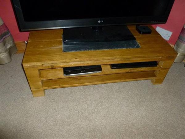 wood pallet tv stand