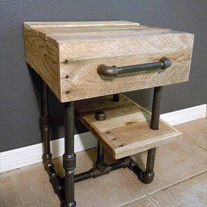 recycled pallet and iron pipe side table