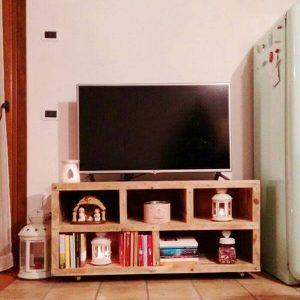 upcycled pallet TV stand and media console table