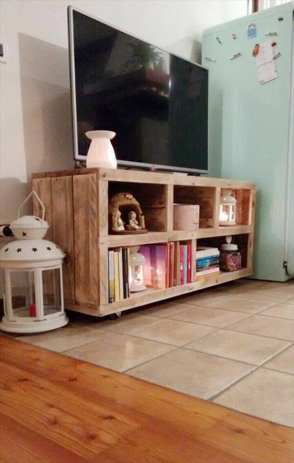repurposed pallet TV stand and media console table