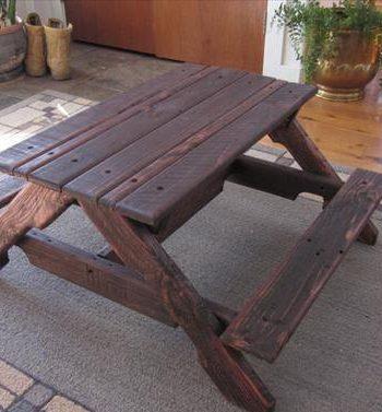 upcycled pallet picnic table