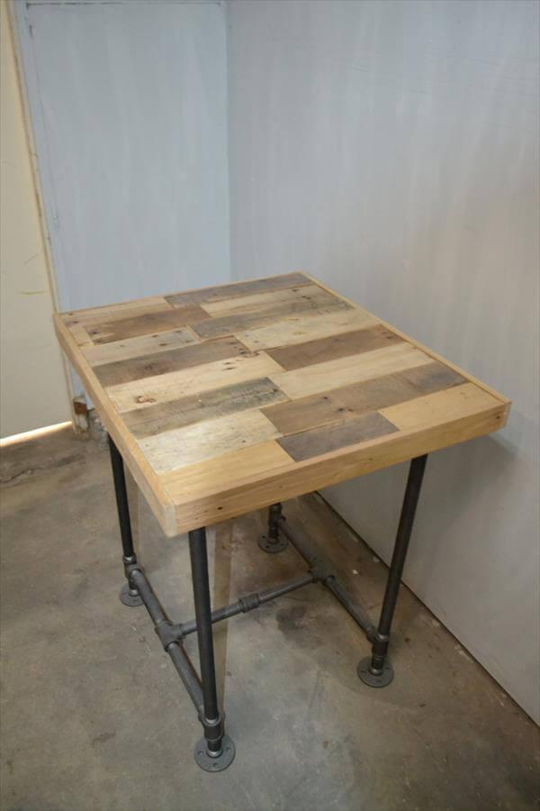 recycled pallet side table with metal pipe base