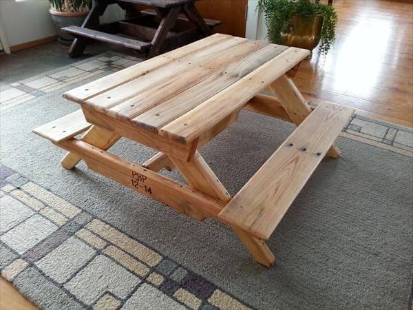 repurposed pallet picnic table