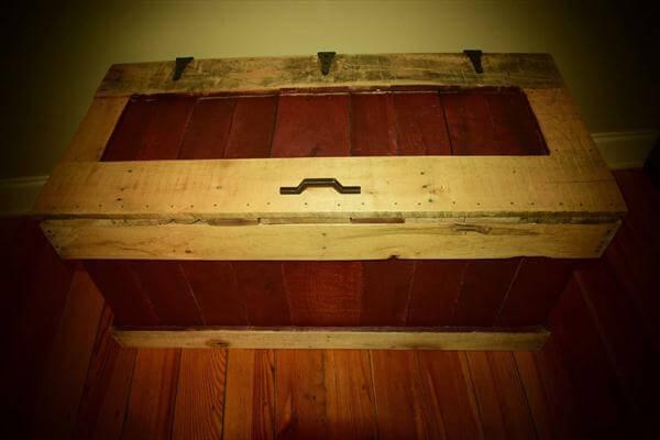 rustic yet sturdy pallet chest