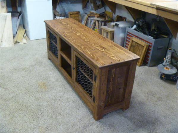 diy pallet TV stand and media cabinet