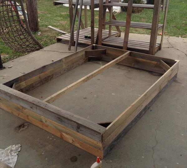 self-made pallet platform bed