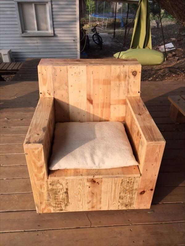 Diy Beefy Pallet Wood Armchair 101 Pallets