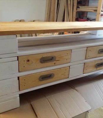 repurposed pallet media stand and coffee table