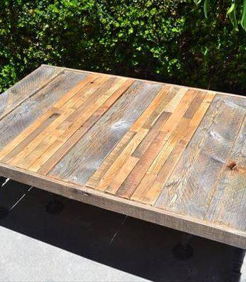 recycled pallet coffee table with metal pipe legs