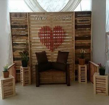wooden pallet marriage stage