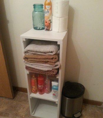 Reccled pallet shelf for bathroom vanity